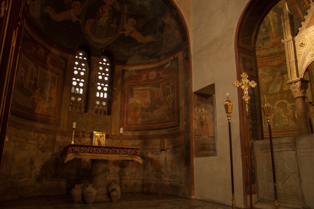 | Navata di sinistra| Altare della Madonna di Loreto  Basilica Minore di Santa Maria in Cosmedin
