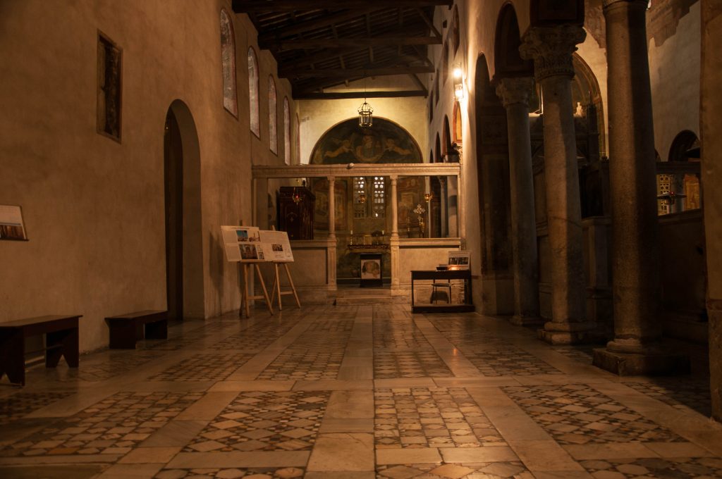 Navata sinistra nella Basilica di Santa Maria in Cosmedin